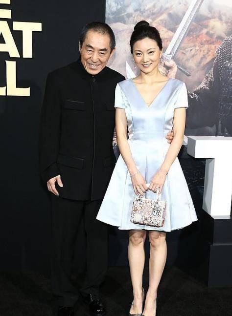 一身 陈婷与张艺谋共出席活动，穿扮成熟优雅显气质，不愧是大导演太太