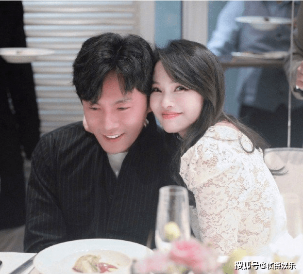 全素颜53岁伊能静分享护肤心得,自信展示全素颜,双颊略显松弛状态依旧