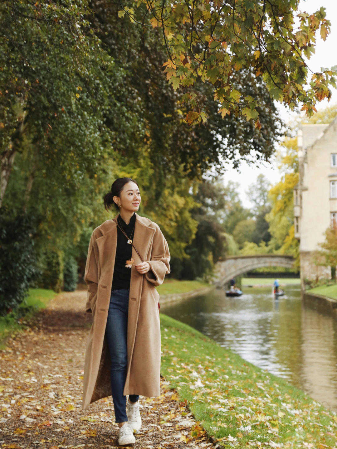 大地 秋冬、比黑白灰更炸街的是什么颜色？当然是大地色大衣，又飒又美