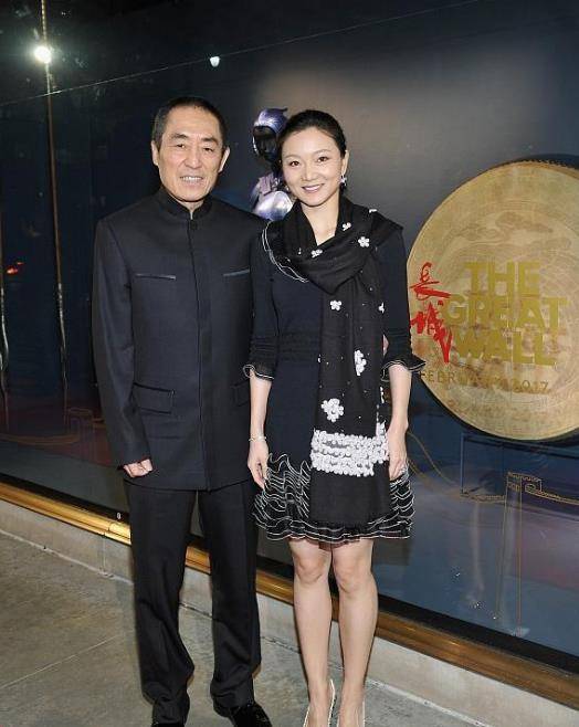 一身 陈婷与张艺谋共出席活动，穿扮成熟优雅显气质，不愧是大导演太太