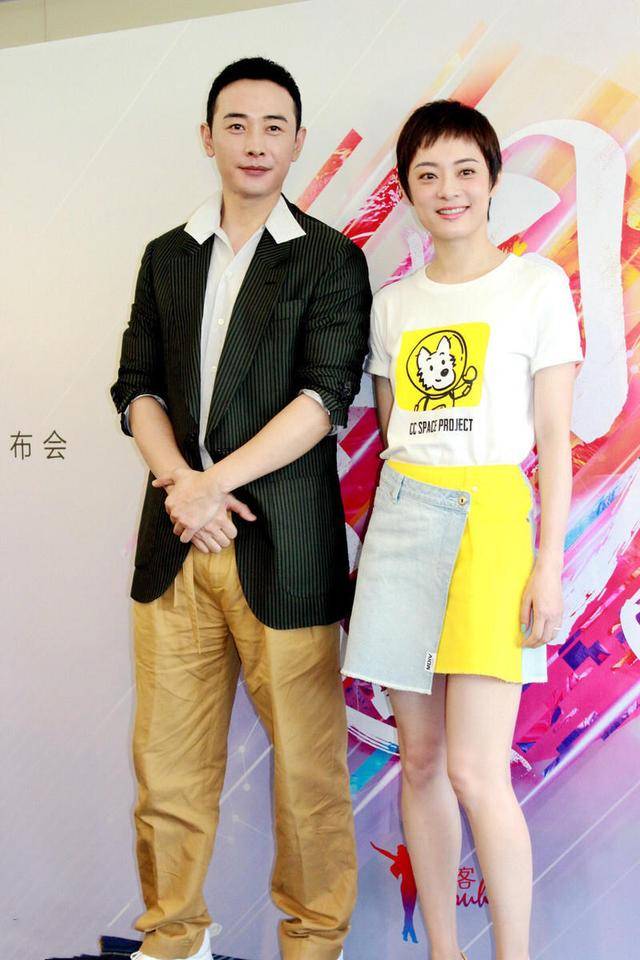 颜色 不容错过“孙俪”的小清新穿搭示范，印花T恤搭配牛仔裙，超好看