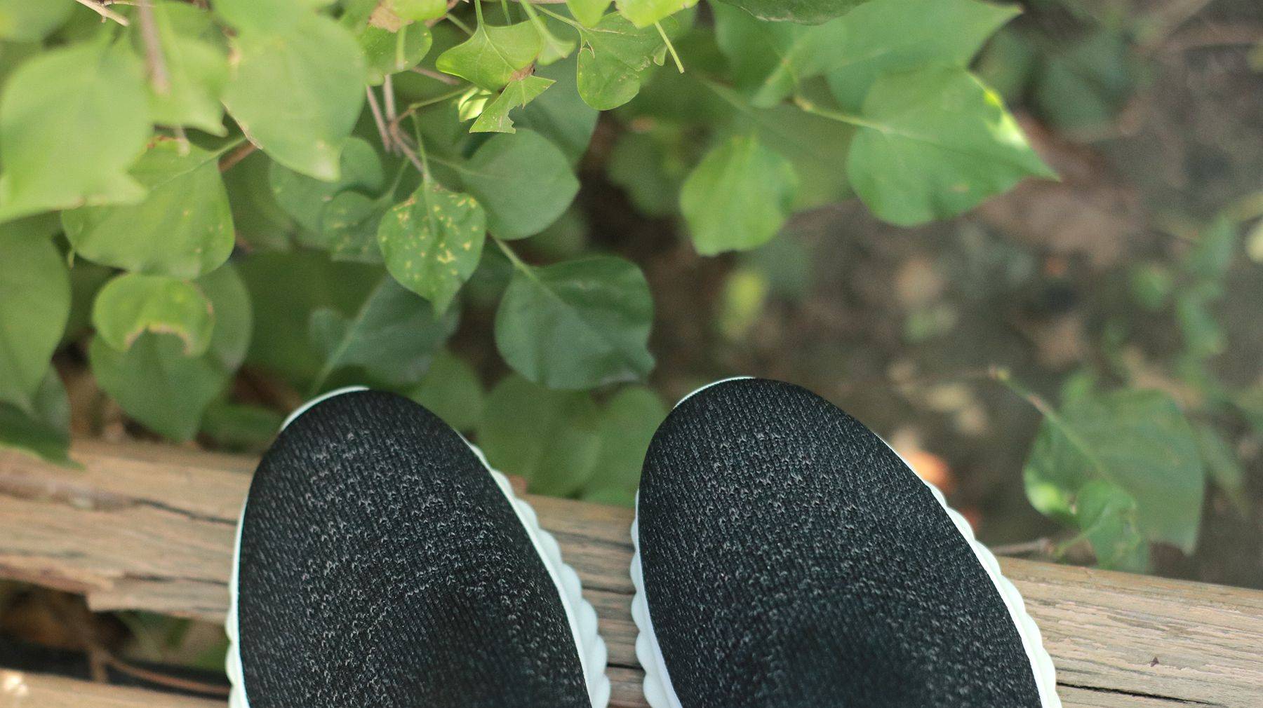 细节 比起踩屎感，我更喜欢袜套式，一双鞋才十几元却给你快乐脚感