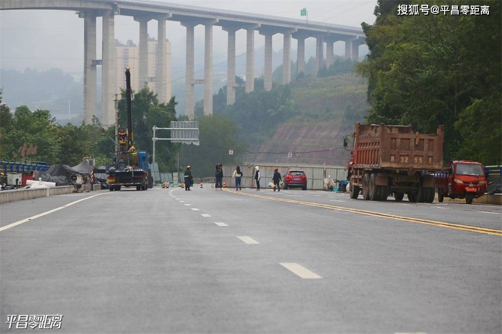 交通先行 为了更好的打通城市交通动脉 平昌县加大了对城市道路的建设