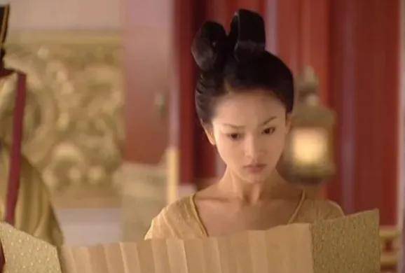 假发看够了雷同的双丫髻，明明编发、盘发和双马尾才是古装少女标配