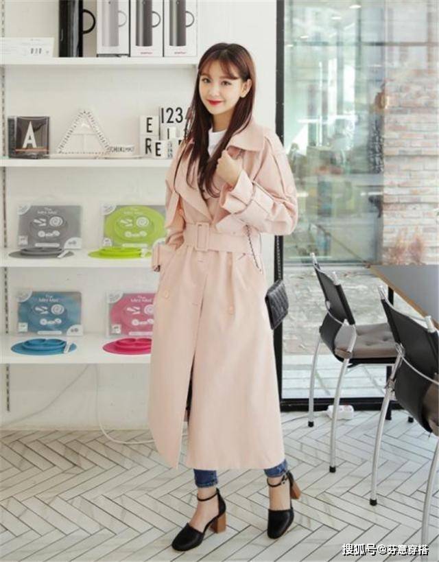身材 韩国女生也太会穿，夏天没过，就上演“风衣秀”，真实得体又高级