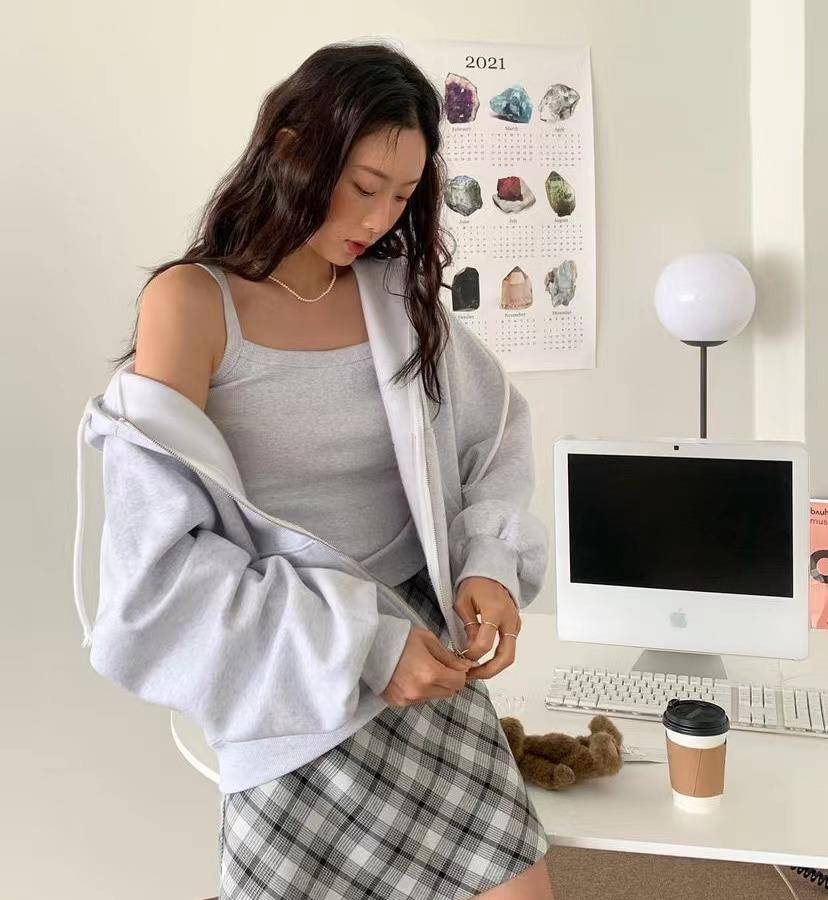 米色 卫衣搭配推荐!配半裙真的太好看!