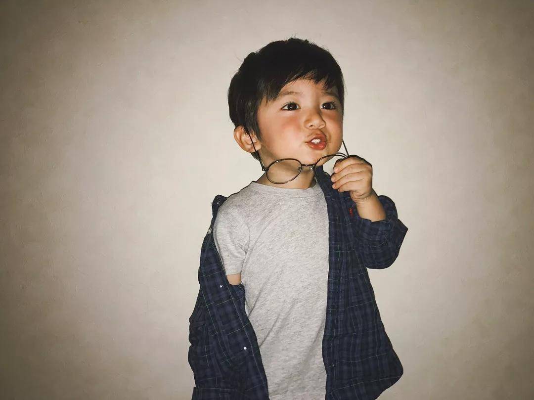 日本大眼萌娃靠颜值圈粉无数,长大才发现,居然是男孩?