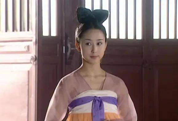 假发看够了雷同的双丫髻，明明编发、盘发和双马尾才是古装少女标配