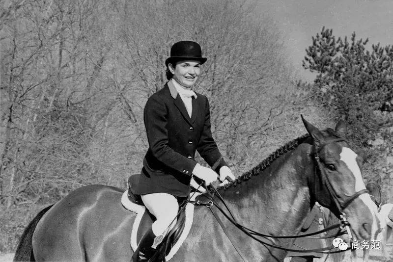 生活史上最强塑料名媛姐妹：姐姐嫁总统、妹妹当王妃，还一起抢首富撕了一辈子…