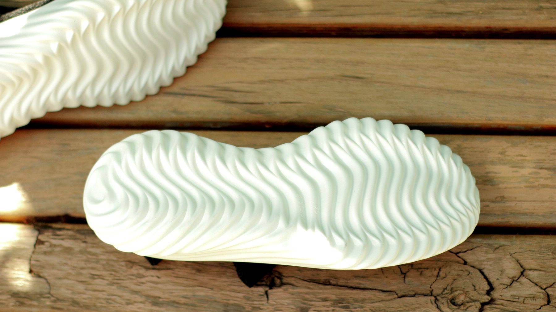 细节 比起踩屎感，我更喜欢袜套式，一双鞋才十几元却给你快乐脚感