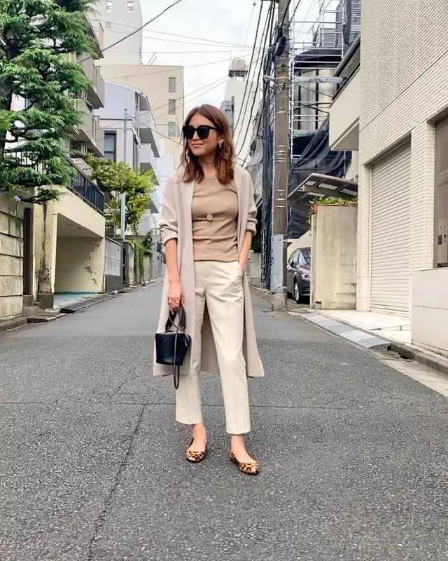 黑色 冬季针织衫怎么穿好看 这个博主的简约搭配法给你灵感