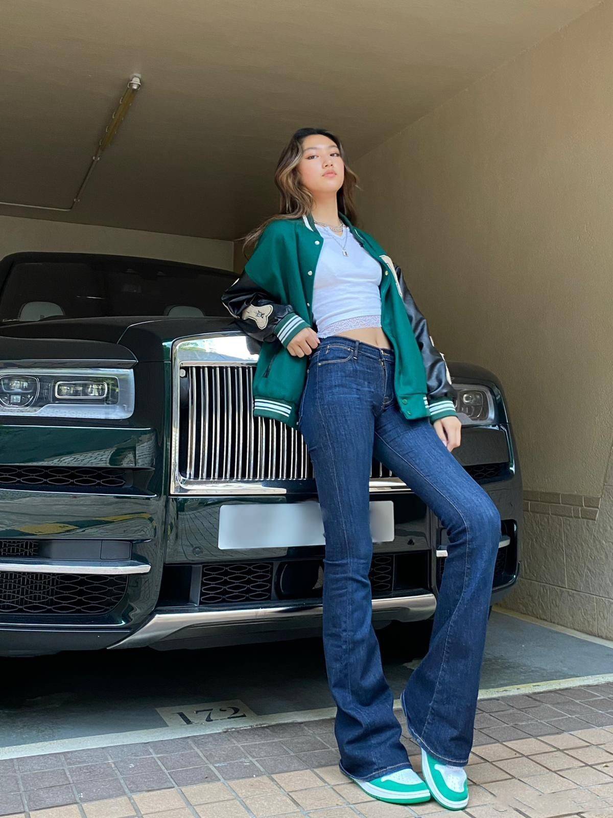 年龄段 任达华女儿真长大了,超模般高挑身材也能驾驭少女风,虎父无犬女