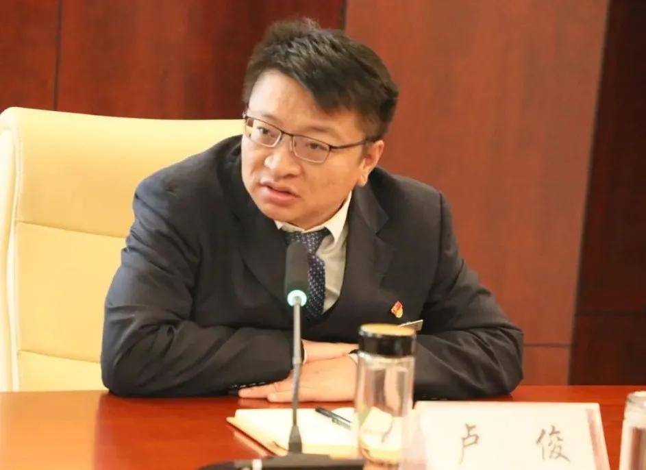 总行党委委员,副行长吴春虎就信贷投放,不良贷款清收,安全保卫等分管