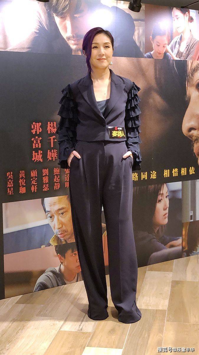 设计 杨千嬅穿衣越来越独特,一身“红黄”撞色印花裙,别说还挺耀眼