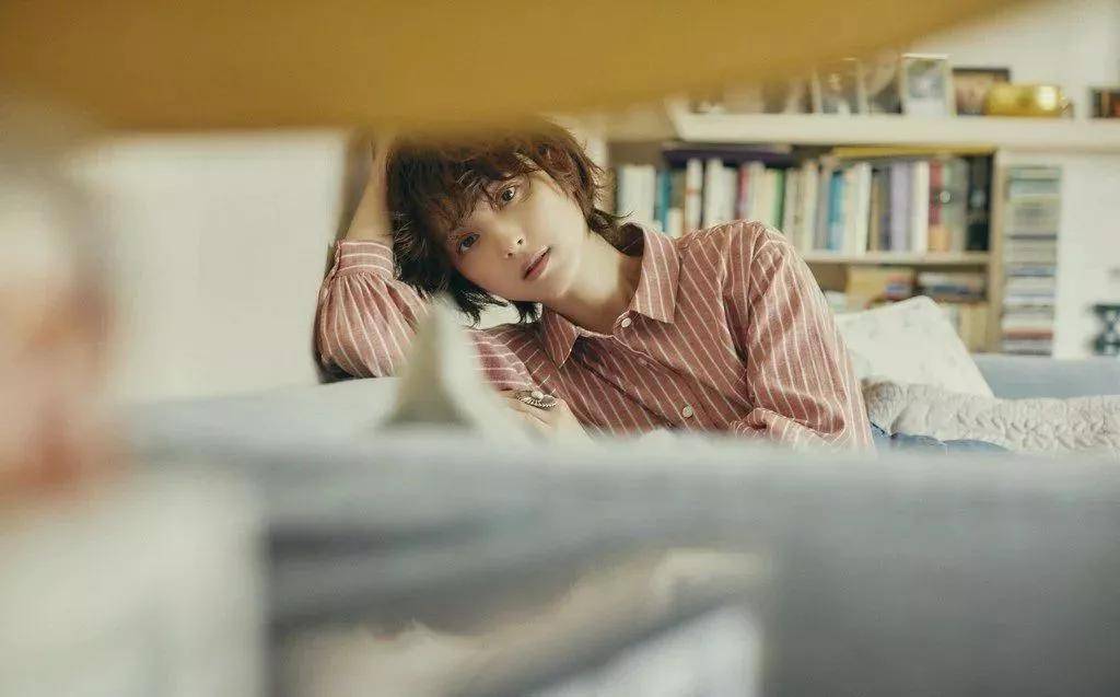 卷发爱美的女生短发该怎么剪才会更有气质、更有型?大有讲究!