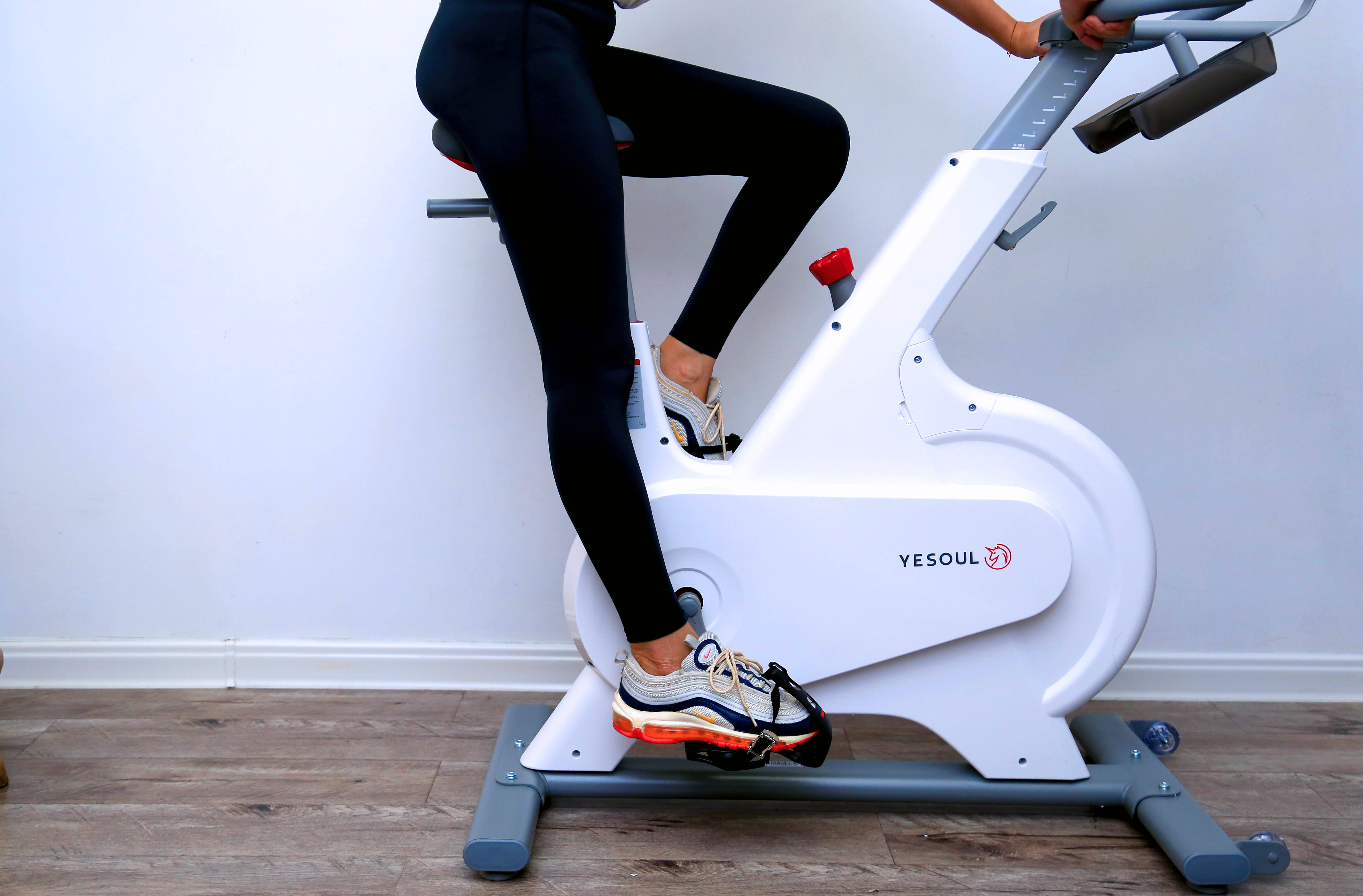 想去健身房安排在家里同样美滋滋入手野小兽动感单车m1想说的