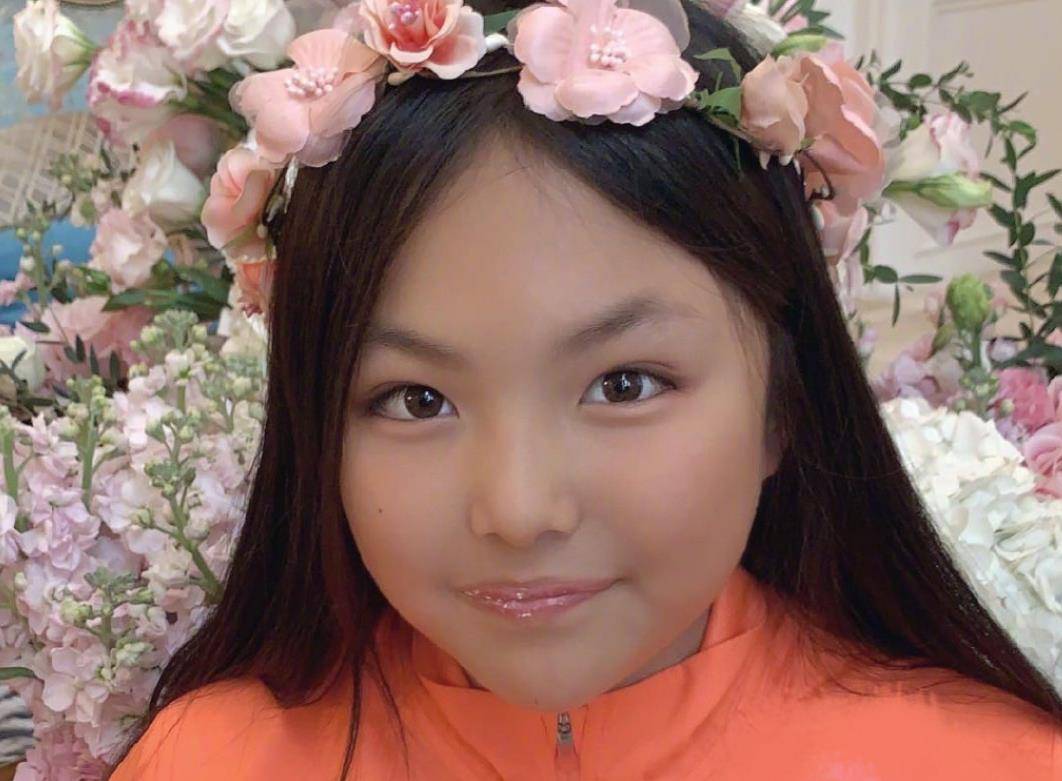 长发|李湘晒王诗龄近照，长发飘飘宛如温柔少女，圆嘟嘟的脸被赞有福气