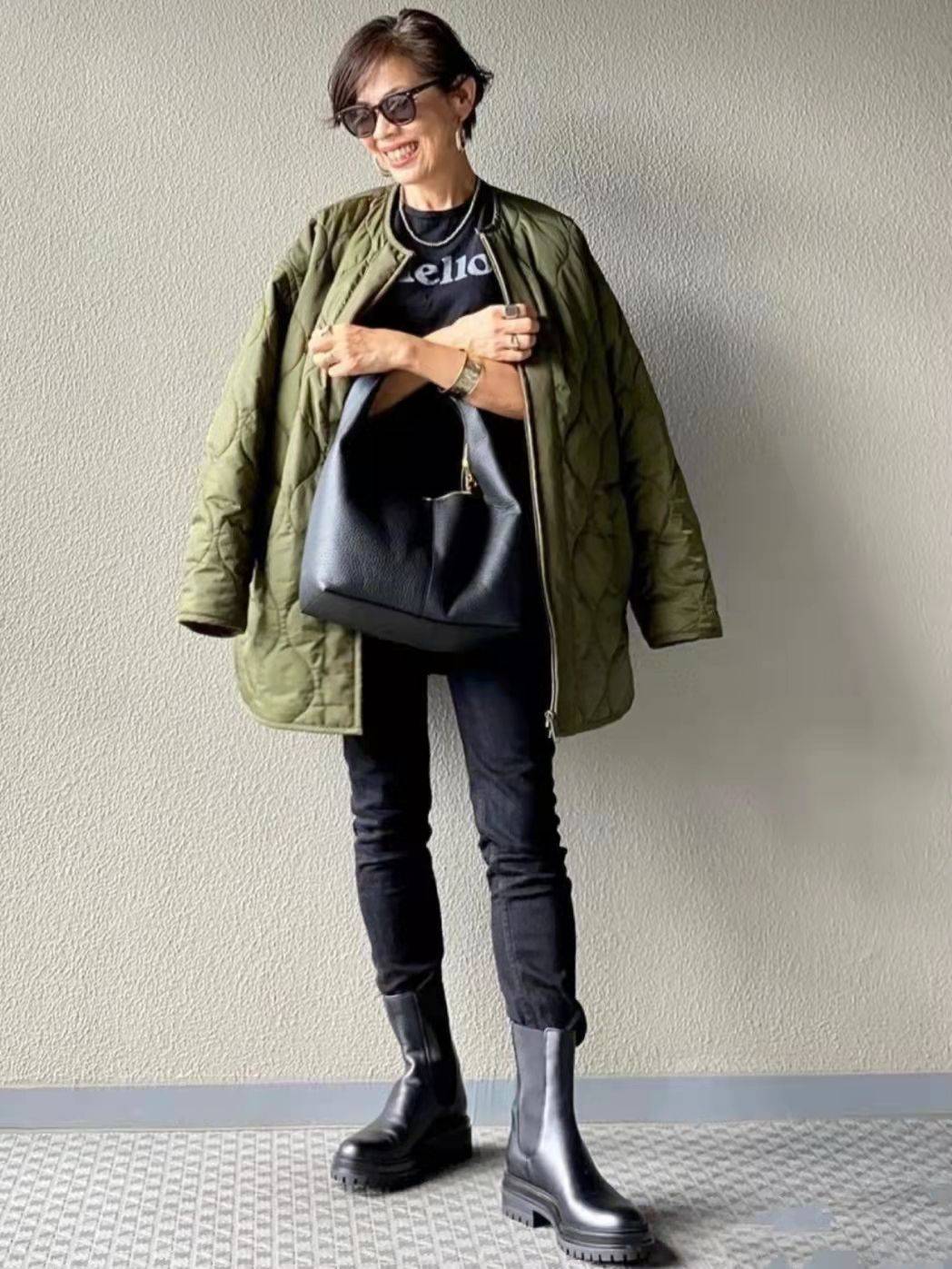 重心 这才是奔六女人该有的冬季打扮，不显老不扮嫩，1米53也能很大气