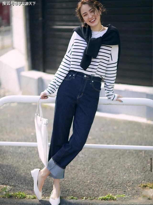 主妇 建议40以上女人,穿卫衣少配打底裤!学日本主妇这样穿,才真优雅