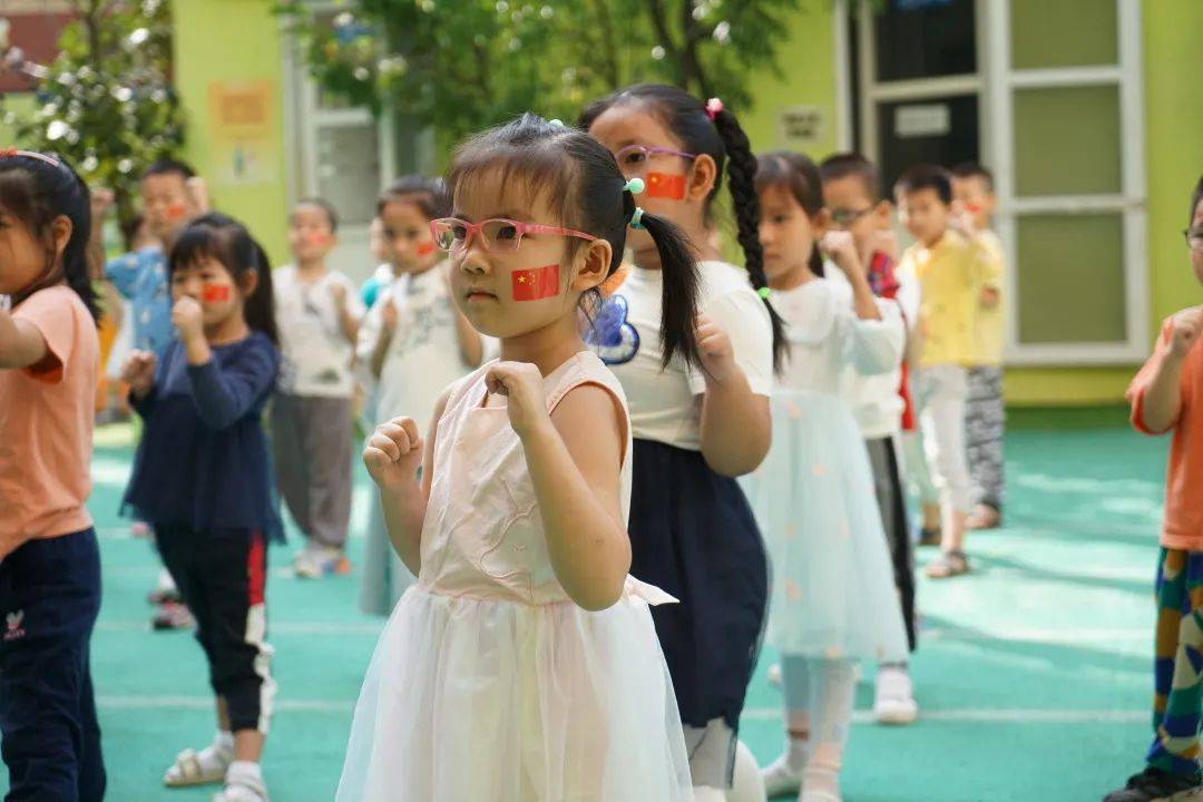 青岛"守护天使·乐趣童蒙"杯走进航天幼儿园