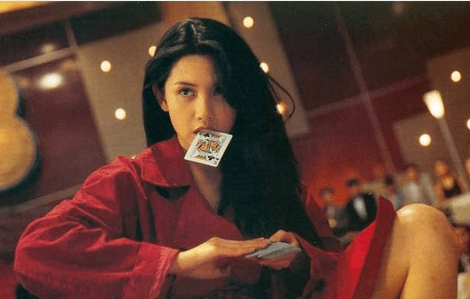 身材 53岁邱淑贞罕见露面!穿拖鞋跟女儿逛街,沈月穿健美裤提臀好性感