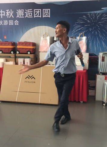 湛江歌神下六兴哥孤零不幸的歌者他却比很多网红都真实