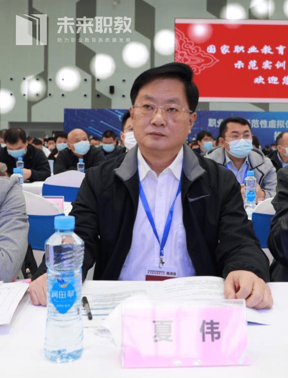 夏伟将世界500强的灯塔工厂带进课堂