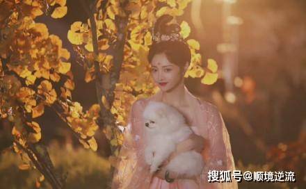 传统 周洁琼的古装路透太惊艳,之前没有觉得她美,现在却被“打脸”了