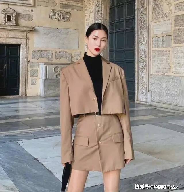 颜色 肤色偏黄偏深的女人，这些颜色的“衣服”尽量避开，显黑还显廉价