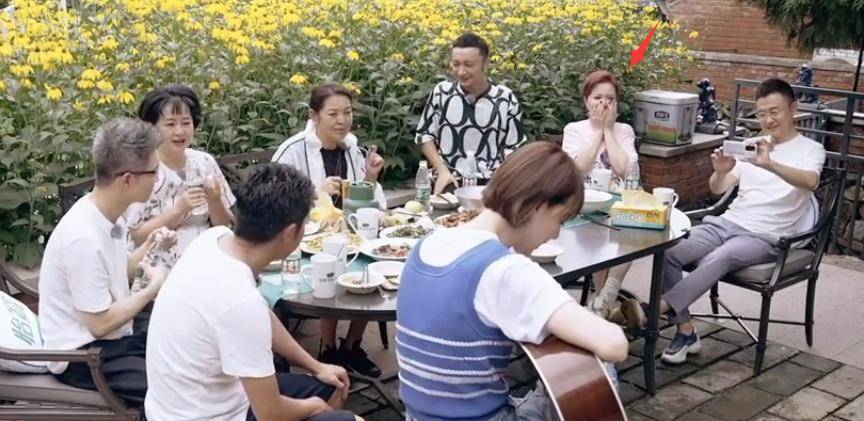 生活|王冠和撒贝宁合唱情歌,感动鞠萍蔡明!38岁仍单身被多次催婚