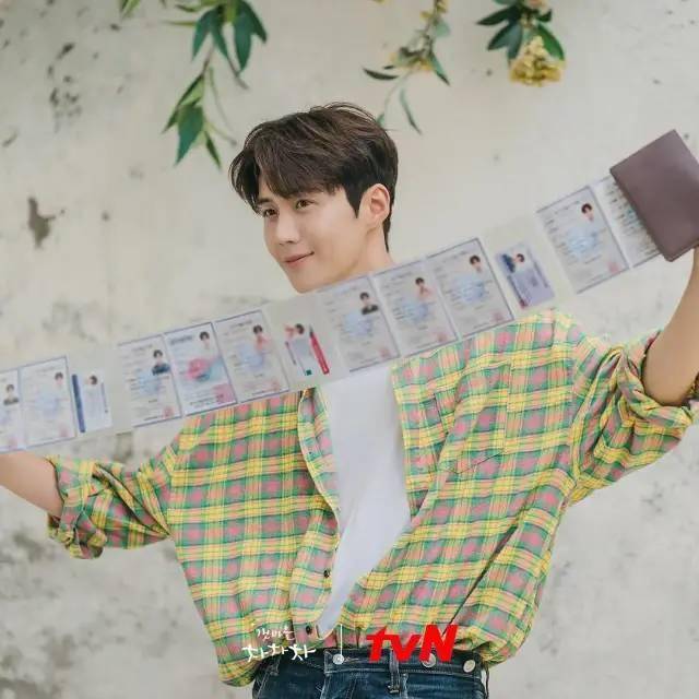 尹惠珍|豆瓣9.0，高质量男性的社交牛逼症，男的女的都不放过