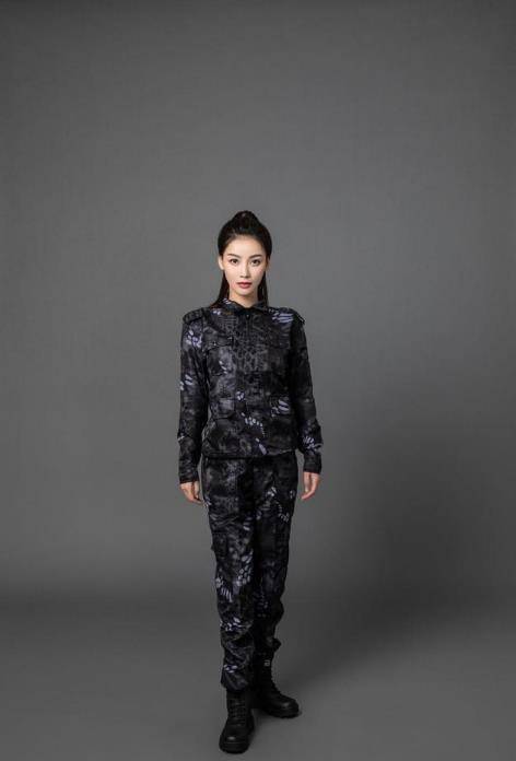 设计 《扫黑风暴》思思晒美照，穿着时尚飒爽，秀出完美的御姐范