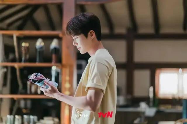 尹惠珍|豆瓣9.0，高质量男性的社交牛逼症，男的女的都不放过