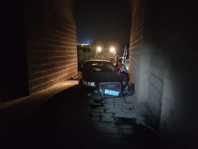 9月4日,榆林市府谷县发生这么一起交通事故:当日2时许,驾驶人杨某跃