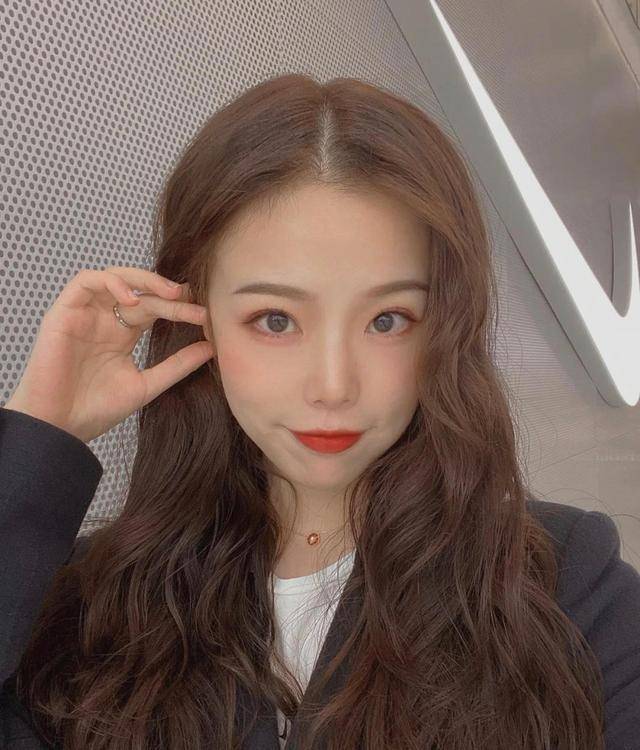 方法头发稀疏怎么办？八个方法让头发变浓密，你也可以成为氛围美女