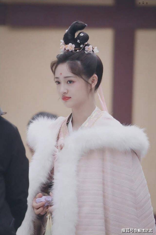 传统 周洁琼的古装路透太惊艳,之前没有觉得她美,现在却被“打脸”了