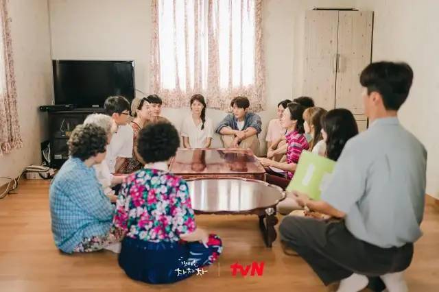 尹惠珍|豆瓣9.0，高质量男性的社交牛逼症，男的女的都不放过