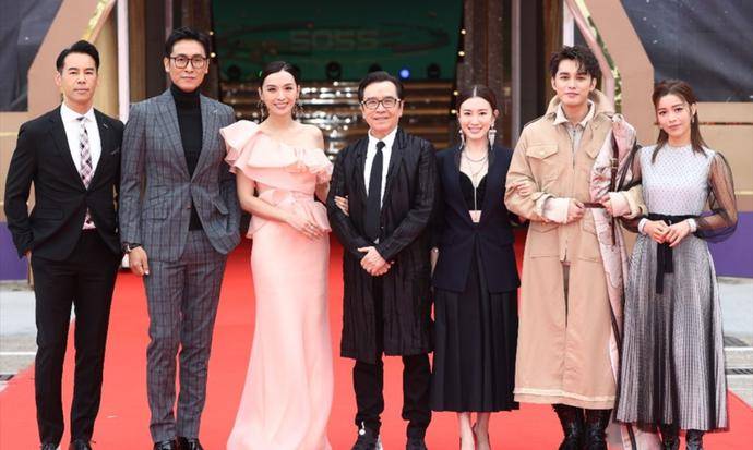 陈自瑶|TVB红毯现场照曝光，74岁汪明荃撑场面，女艺人不惧寒冷大秀身材