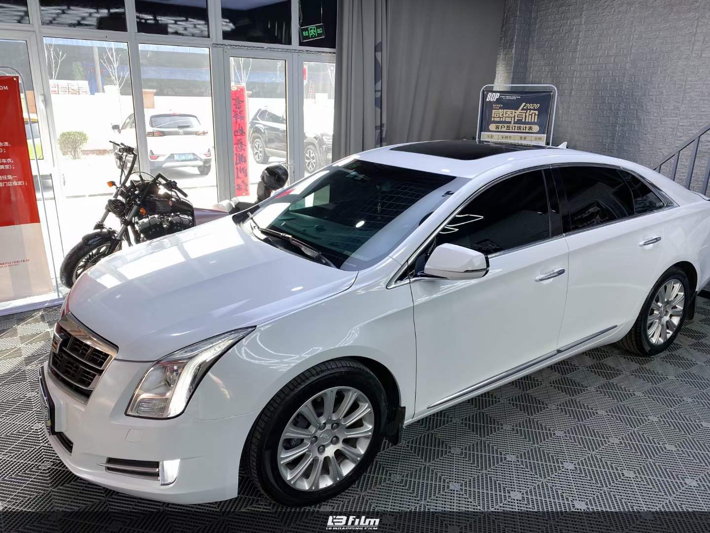 凯迪拉克-xts全车lb改色膜珠光白