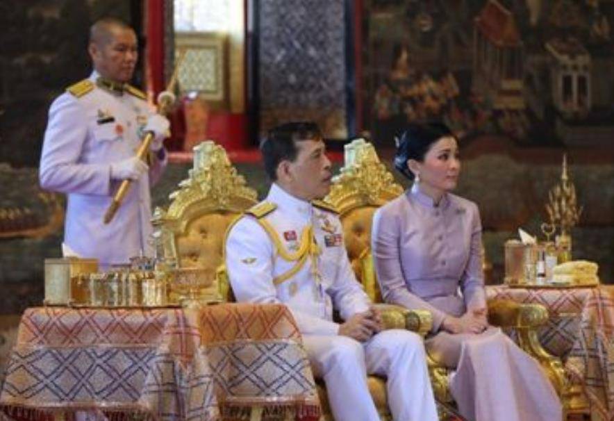 拉隆|诗妮娜成后宫黑马，击败苏提达坐上头把交椅，封后只差泰王一句话