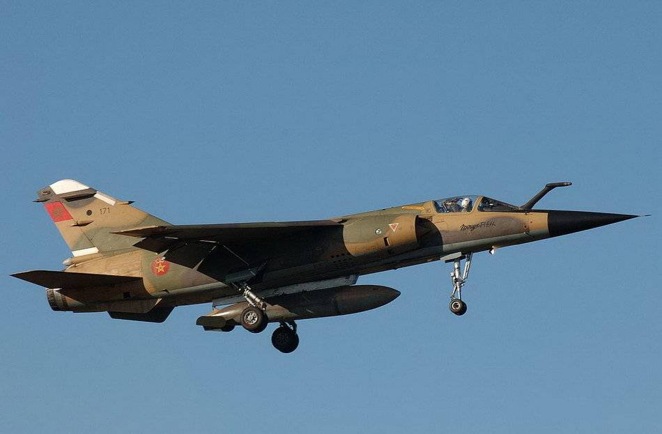 原创法兰西之翼担任低空低速下的地面支援任务的幻影f1