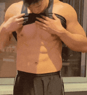 健身|194cm夜店猛男脱衣秀肉引发尖叫，这肉体谁顶得住啊