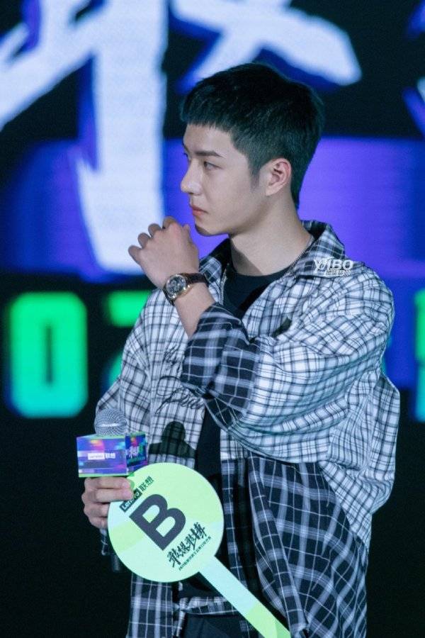 王一博绿寸头好帅爱寸头为什么有人不喜欢帅哥