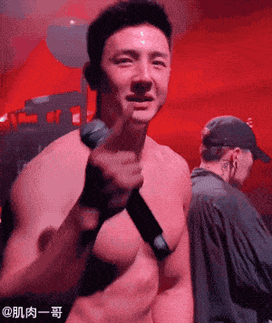 健身|194cm夜店猛男脱衣秀肉引发尖叫，这肉体谁顶得住啊