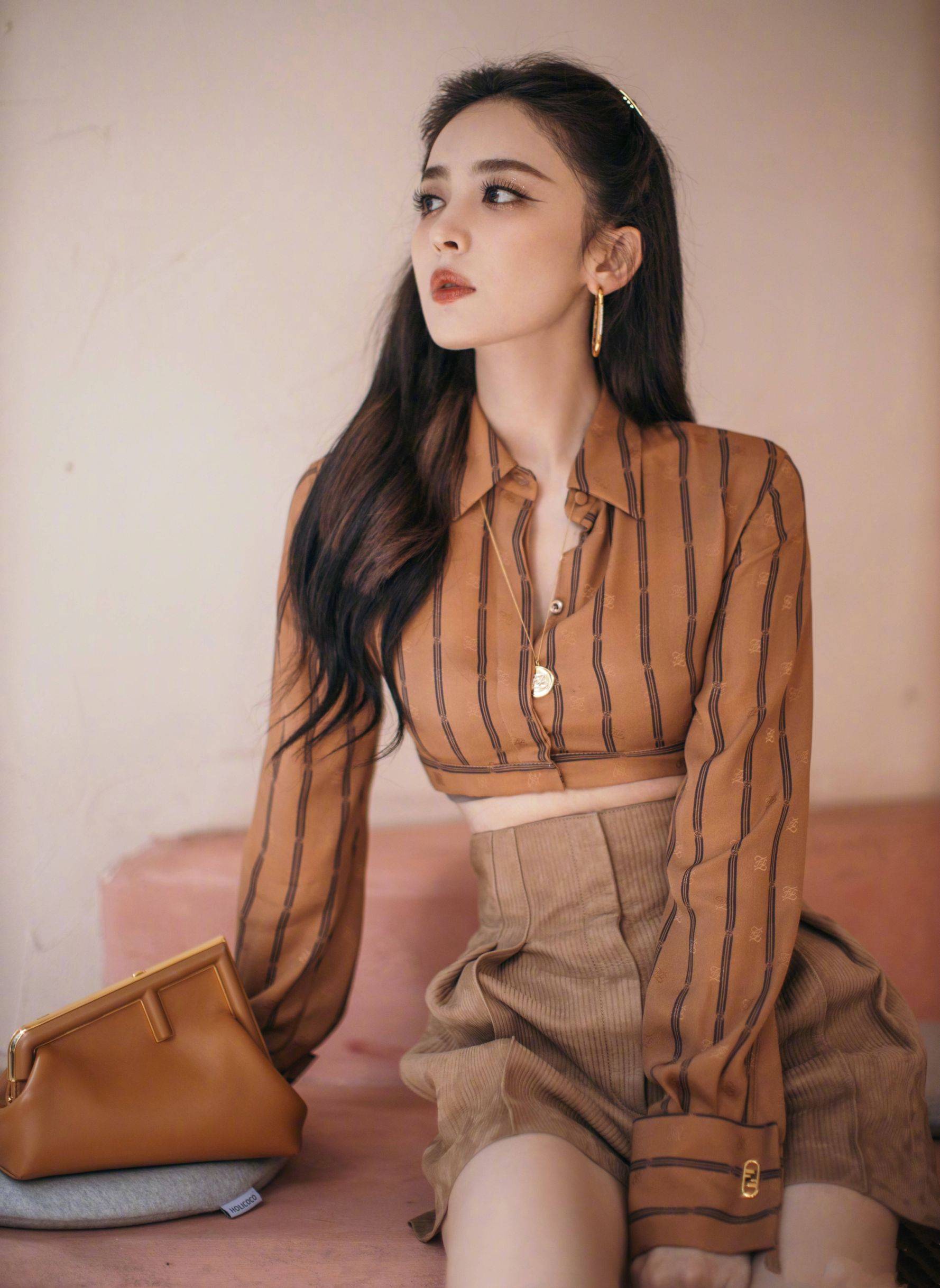 身材 不愧是新疆的姑娘，娜扎太会穿了，几百块的服饰穿出上万的效果