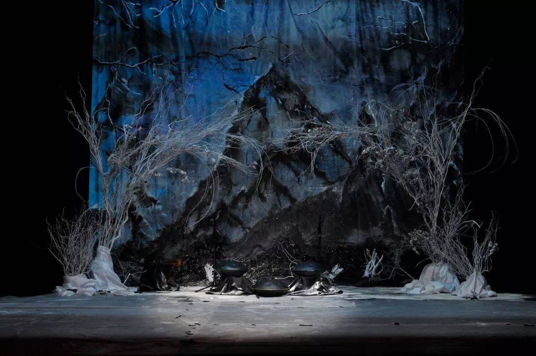 戏剧性 如此戏剧性的舞台表演，原来都是时装秀！