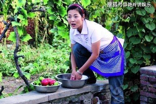 因为|她因长相跑龙套多年，一剧走红塑造纯朴农村女形象，42岁结婚幸福