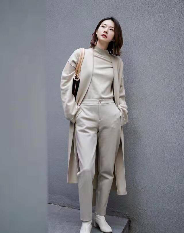 身材 秋冬要学会“毛衣+西装裤”搭配，利落干净，还很时髦！