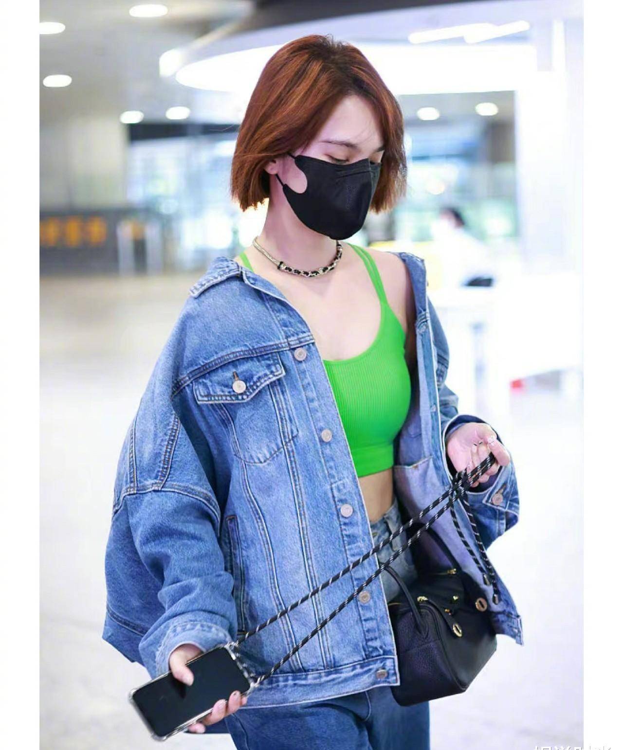 造型 杨丞琳:80后演员、歌手，时尚小达人造型，小西服显小蛮腰，银色耳环手饰点缀