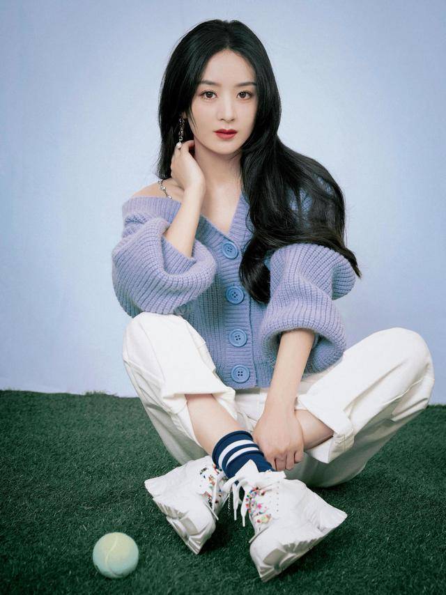 设计 秋冬针织怎么搭？赵丽颖秋冬长裤配针织，半露肩自带慵懒气息